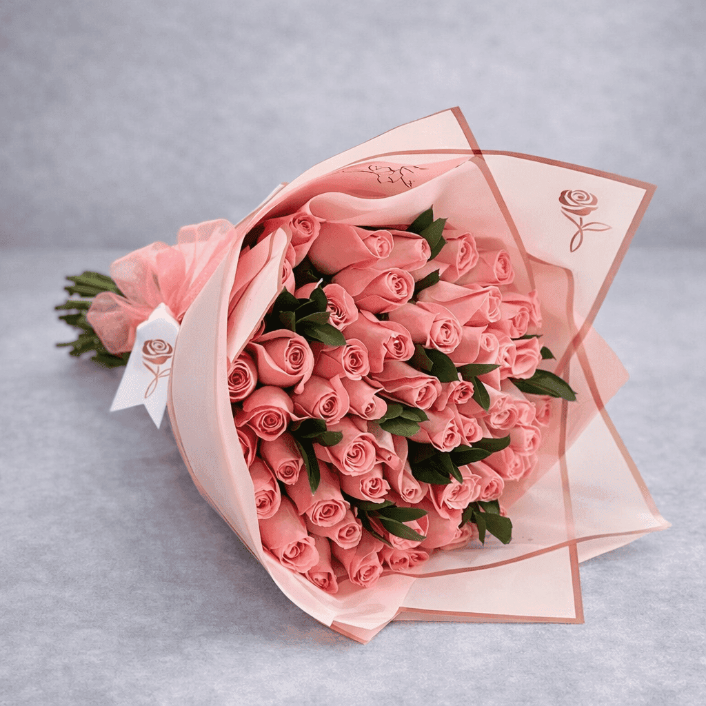 Ramo de 50 Rosas Rosas Hermosas – Amor en su Máxima Expresión